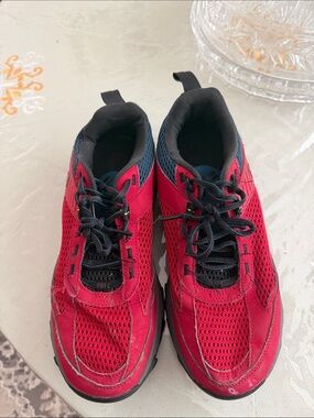 Columbia Men's Red and Black Athletic Sneakers